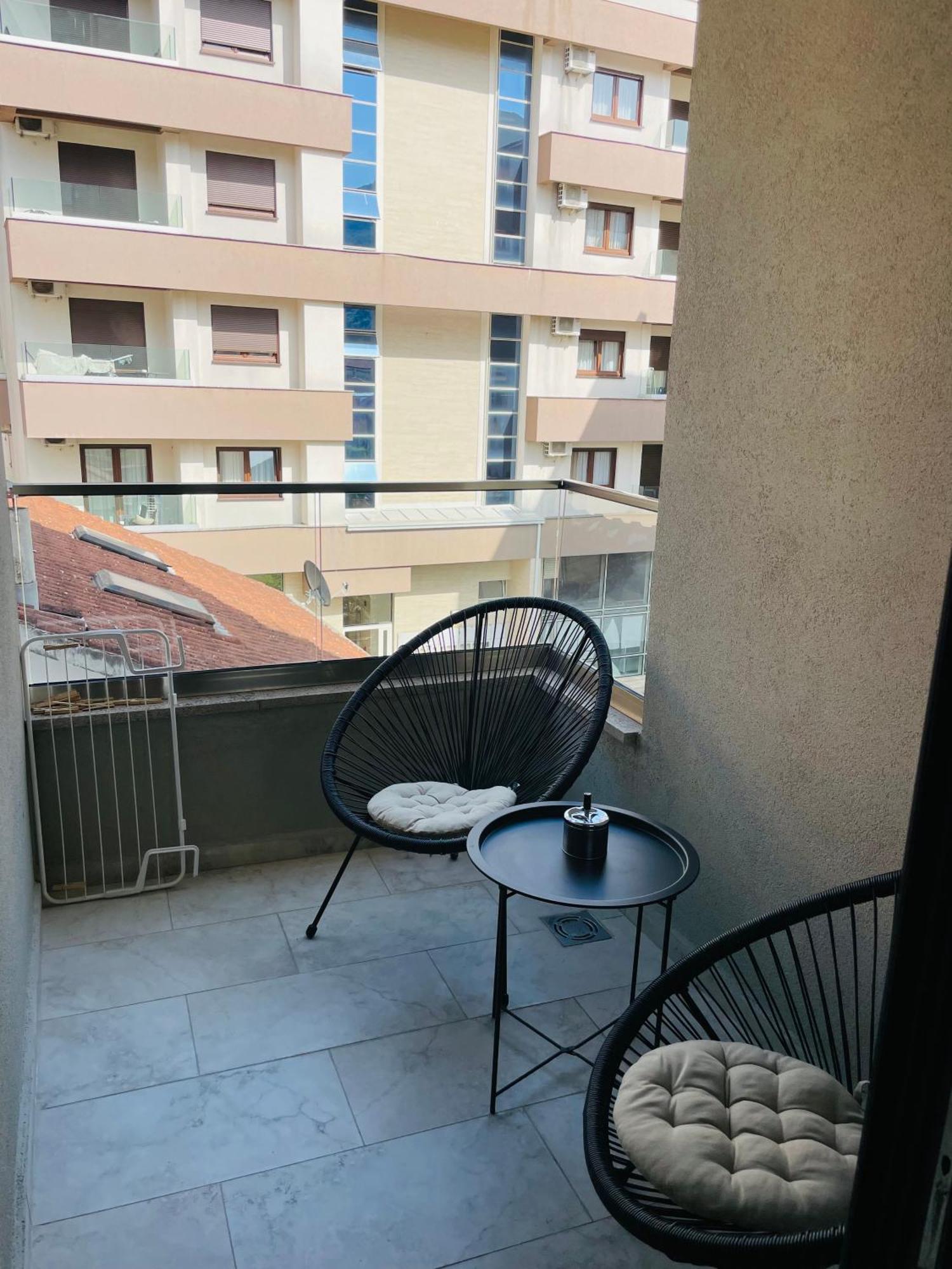 Dora Family Apartments Budua Esterno foto
