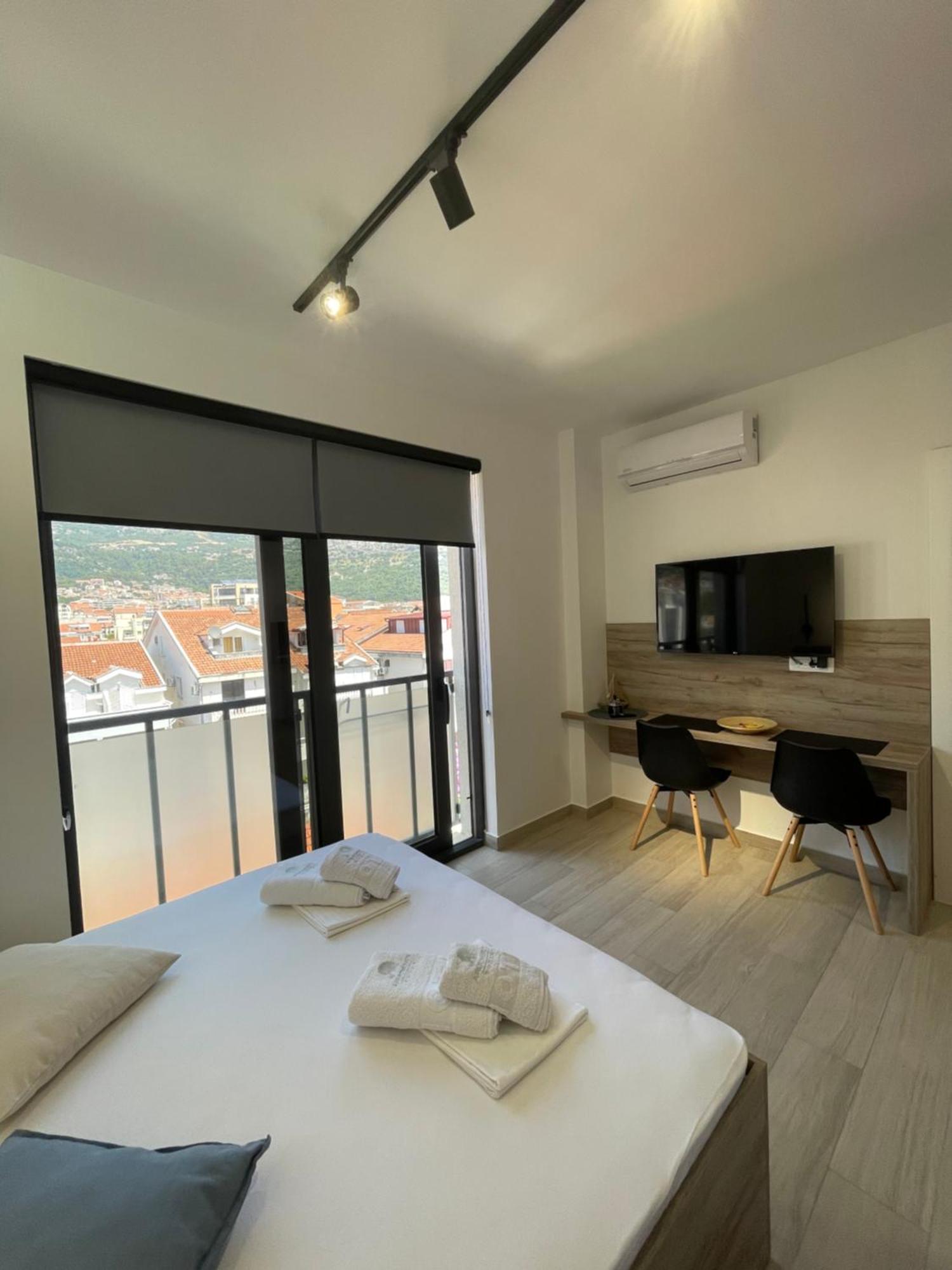 Dora Family Apartments Budua Esterno foto